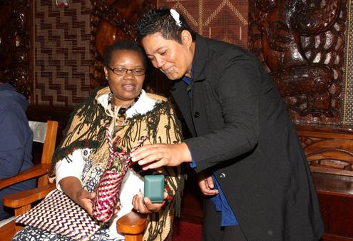 Mrs Margaret Sentamu and Moewai Ateria examine a gift given at Owae Marae. Moewai carved Bishop Richardson's new crozier.