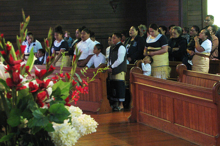 'Ofa ki he Laumalie Ma'oni'oni - the Tongan Anglican congregation which meets at Holy Trinity Otahuhu. (TMB photo.)