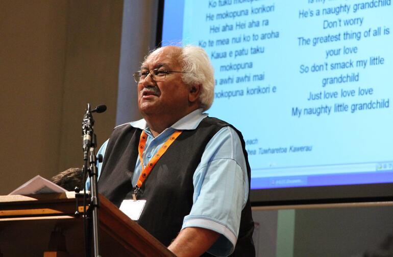 Wally Campbell leads a waiata to finish the Family Centre presentation on domestic violence.