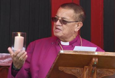 Bishop John Gray opens the Service of the Word attended by Archbishop Rowan Williams at Waipounamu.