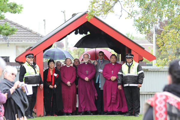 Flanked by Bishop Victoria Matthews and Bishop Kito Pikaahu, the Archbishop waits to be called on to Te Waipounamu.