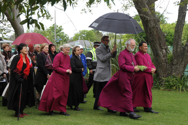 The Archbishop and his team advance towards the paepae. Bishop Kito Pikaahu guided him every step of the way.