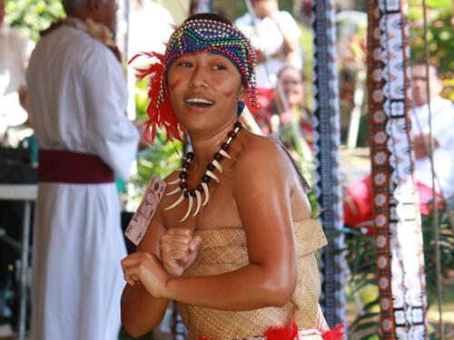 Samoan dancer welcomes synod