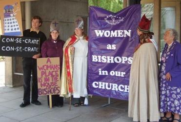 Protesters in favour of women bishops on the campus of York University in July 2006. ENS Photo/Matthew Davies