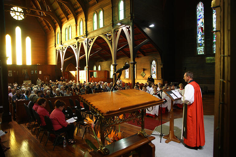 Bishop Ross Bay addresses the congregation.
