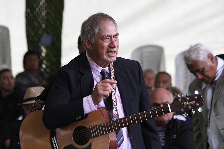 Kahu Stirling, a Whanau Apanui kaumatua, welcomes the ope to Kauaetangohia.