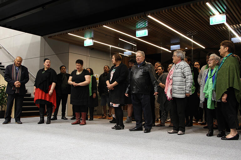 The hosts - that's Te Hui Amorangi o te Waipounamu - sing a farewll waiata at the Saturday evening hakari.