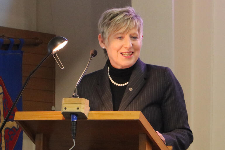 Mayor Lianne Dalziel urges Christchurch synod to give the city certainty.