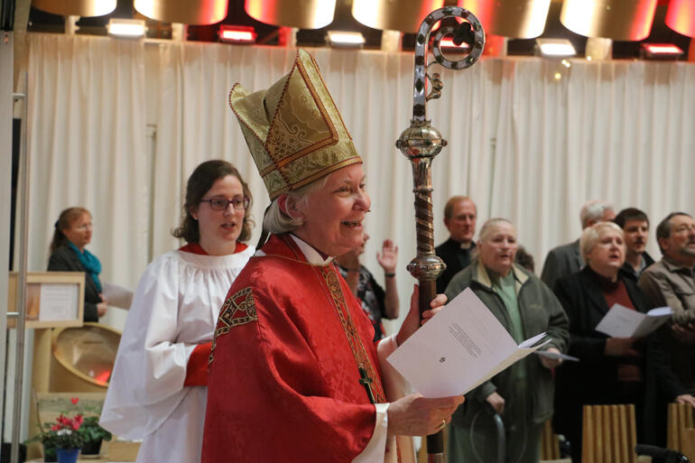 Shine, Jesus , shine! Bishop Victoria finishes the festival Eucharist on a high note.