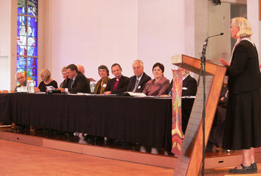 +Victoria thanks the Board. Duncan Macdonald, CEO, is leaning forward, next to Dr Kay Hawke, Chair of the Selwyn Foundation.