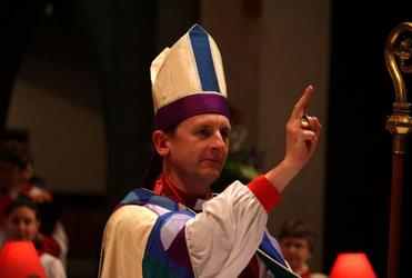 Bishop Ross Bay presided over Jo's installation - and gave his blessing at the end of the service of installation.