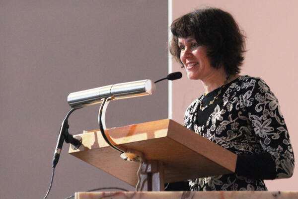 Alison Robinson began the sermon by retelling a Rabbinic tale about the challenge of building a better community.