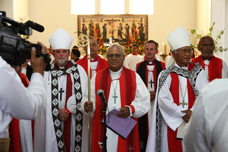 With the archbishops on either side, the newly ordained Bishop 'Afa Vaka is presented to the people. 