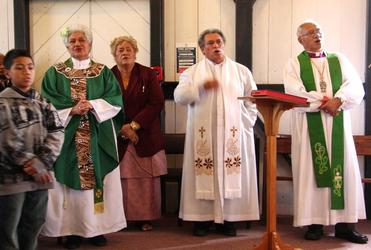 The last hymn. L - R: local lad; Archdeacon Tai; Christina Tapu; The Rev Frank Smith (conducting) and Bishop Winston Halapua.