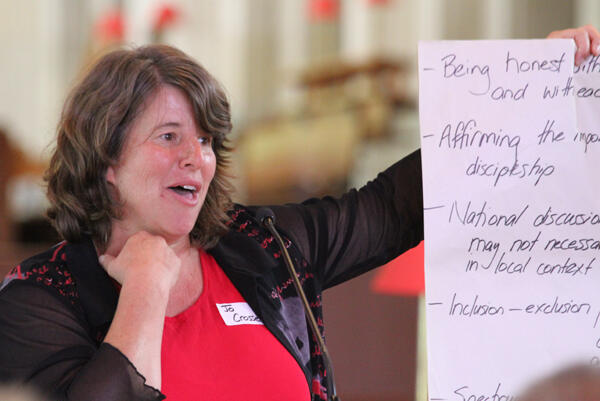 Jo Crosse, from Waiapu, delivers the feedback following one of the small group sessions.