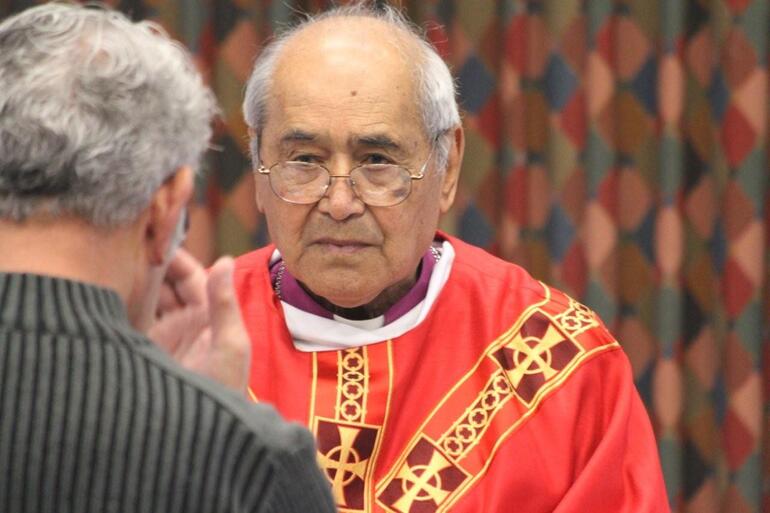 Archbishop Brown Turei administers the host to his brother Bishop Ngarahu Katene.