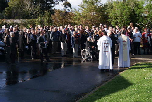 Waikato-Taranaki synodspeople gather in the grounds of Te Ara Hou social service village in Hillcrest.