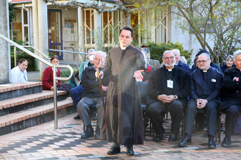 Pa Cruz Karauti-Fox welcomes the hui and invites Anglo-Catholics to carefully look to the past.