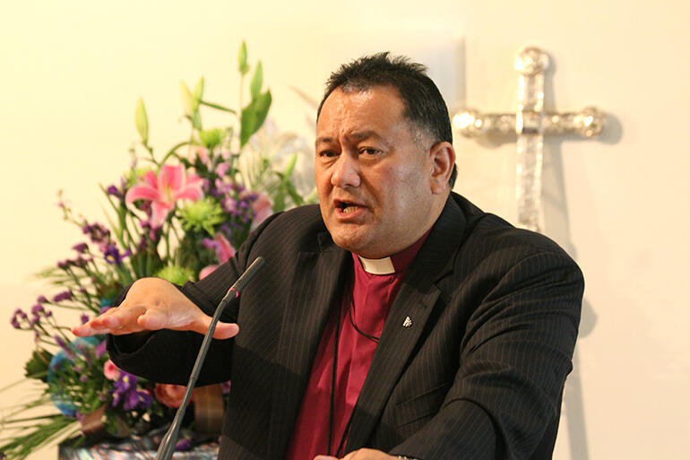 Bishop Kito gives notice of a bill calling for a meeting between IDC and Runanganui before each General Synod.