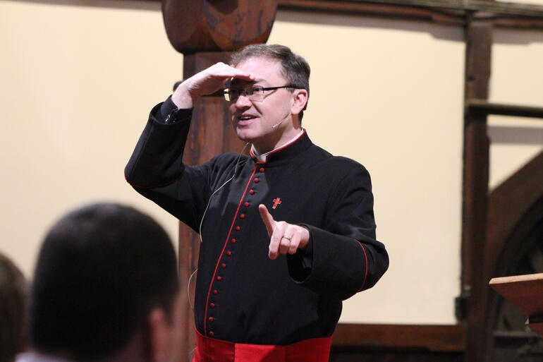 Dean of Dunedin very Rev Dr Tony Curtis opens up the story of the woman at the well from John 4:4–26.