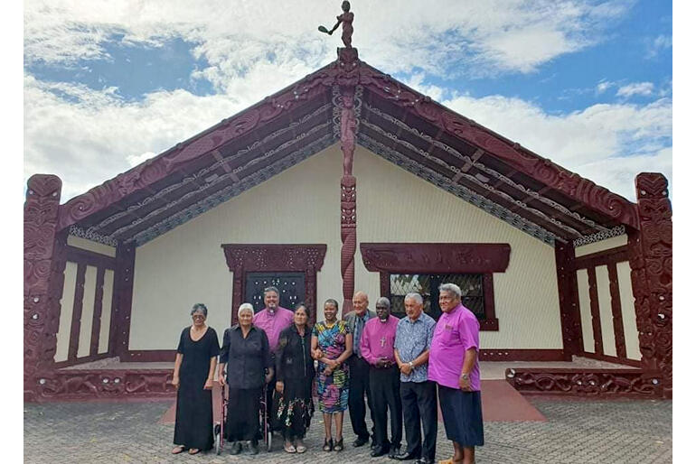 The Sentamus join Kiingitanga hosts in front of Mihingaarangi at Turangawaewae.