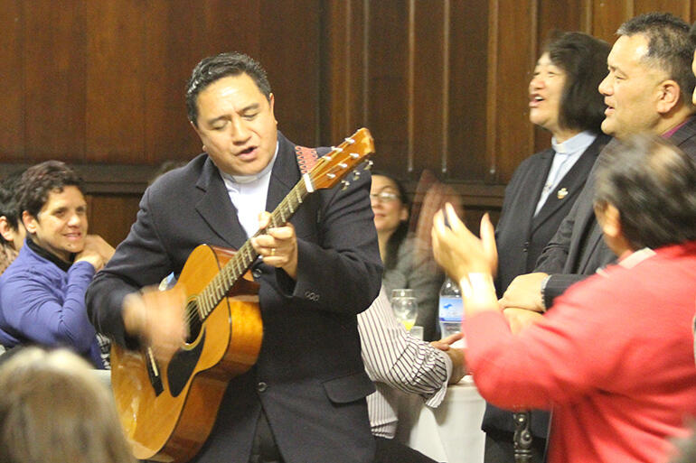 The Maori students laid a hangi for the hakari. And that's Peter Naera leading a joyful rendition of "We'll have a Maori Hangi here tonight."