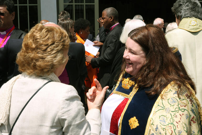 Lynda Patterson chats with Alison Chillingworth, wife of the Primus of the Scottish Episcopal Church, at the ACC-15 Opening Eucharist in Auckland. 