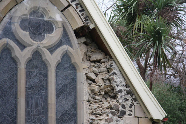St Cuthbert's was built in 1862. The settlers carted rocks from the shores of Lyttelton Harbour and bound them with clay mortar.