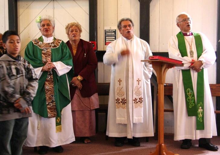 The last hymn. L - R: local lad; Archdeacon Tai; Christina Tapu; The Rev Frank Smith (conducting) and Bishop Winston Halapua.