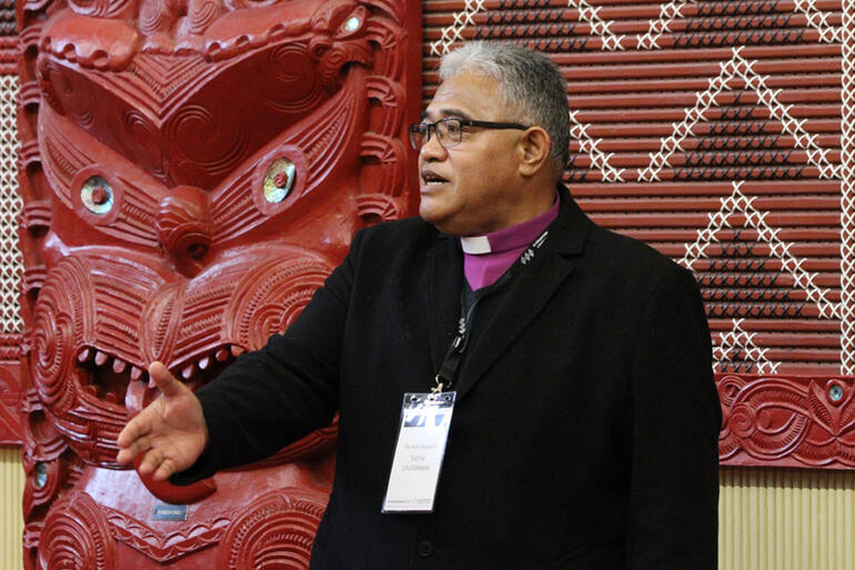 Archbishop Sione Uluilakepa thanks AILI orgainsers for their warm hospitality to counter the weather's chill. Archbishop Sione Uluilakepa thanks AILI orgainsers for their warm hospitality to counter the weather's chill.