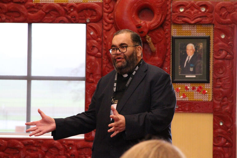 Rev Dr Hirini Kaa introduces hui members to the values, worldview and knowledge systems of mātauranga Māori. Rev Dr Hirini Kaa introduces hui members to the values, worldview and knowledge systems of mātauranga Māori.