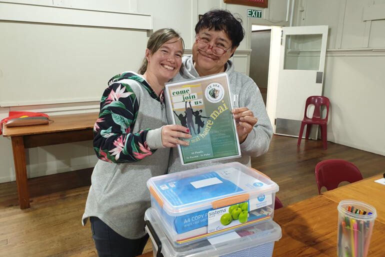 Te Aka researcher and early childhood educator Hinekura Simmonds visits St Paul's Te Puke with Te Aka resources in hand.