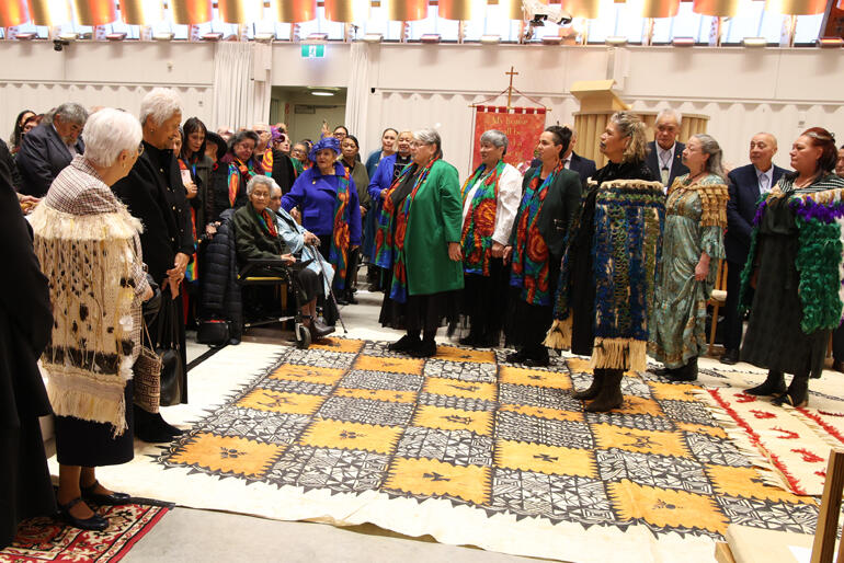 Kaikaranga Jane de Feu, Elizabeth Kereru, Irihapeti Bullmore, Puamiria Parata-Goodhall, Karuna Thurlow & Catherine Short stand in welcome.