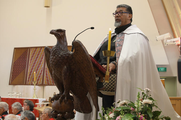 Vicar General of the Diocese of Polynesia, Fe'iloakitau Kaho Tevi reads 1 Timothy 3: 1-7.
