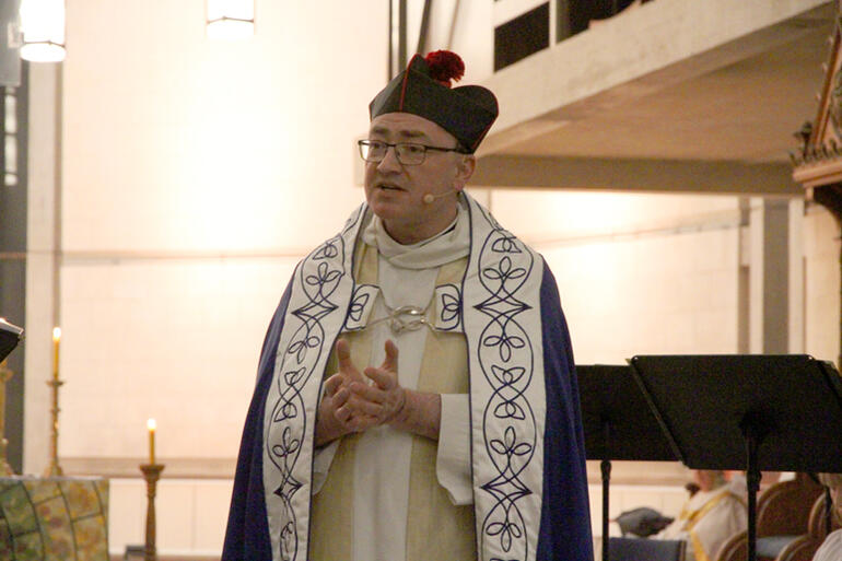 Fr Tony Curtis welcomes the Anglo-Catholic Hui to the opening mass at St Paul's Cathedral Dunedin. Fr Tony Curtis welcomes the Anglo-Catholic Hui to the opening mass at St Paul's Cathedral Dunedin.