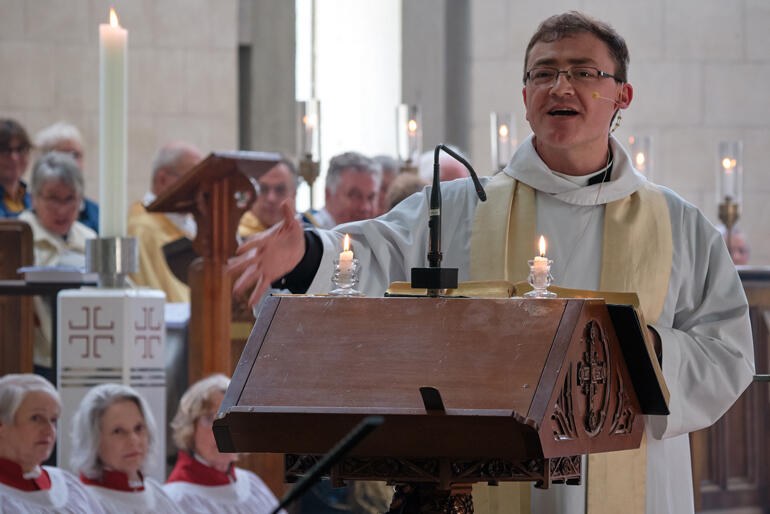 Very Rev Tony Curtis addresses the congregation during his installation as Dean of Dunedin at St Paul's Cathedral, Dunedin. © David Sutton, 2020.