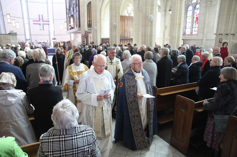 Dean Emeritus Robert Mills and former Dean Trevor James process out of St Paul's. 